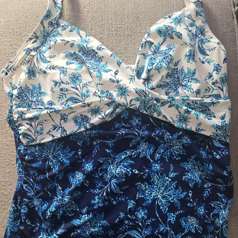 Lands' End Blue and White Floral Tankini Size 16